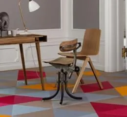 Piso vinílico entrelaçado indicado para diversos ambientes, como escritórios, lojas, shoppings, restaurantes e aeroportos